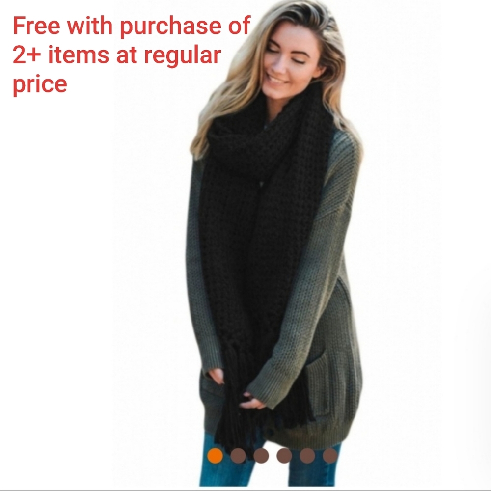 FREE WITH PURCHASE Black cozy chunky knitted scarf
